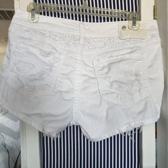 Vintage White Lace Print Distressed Aiko Low Rise Denim Shorts - Size 28 - Picture 2 of 9